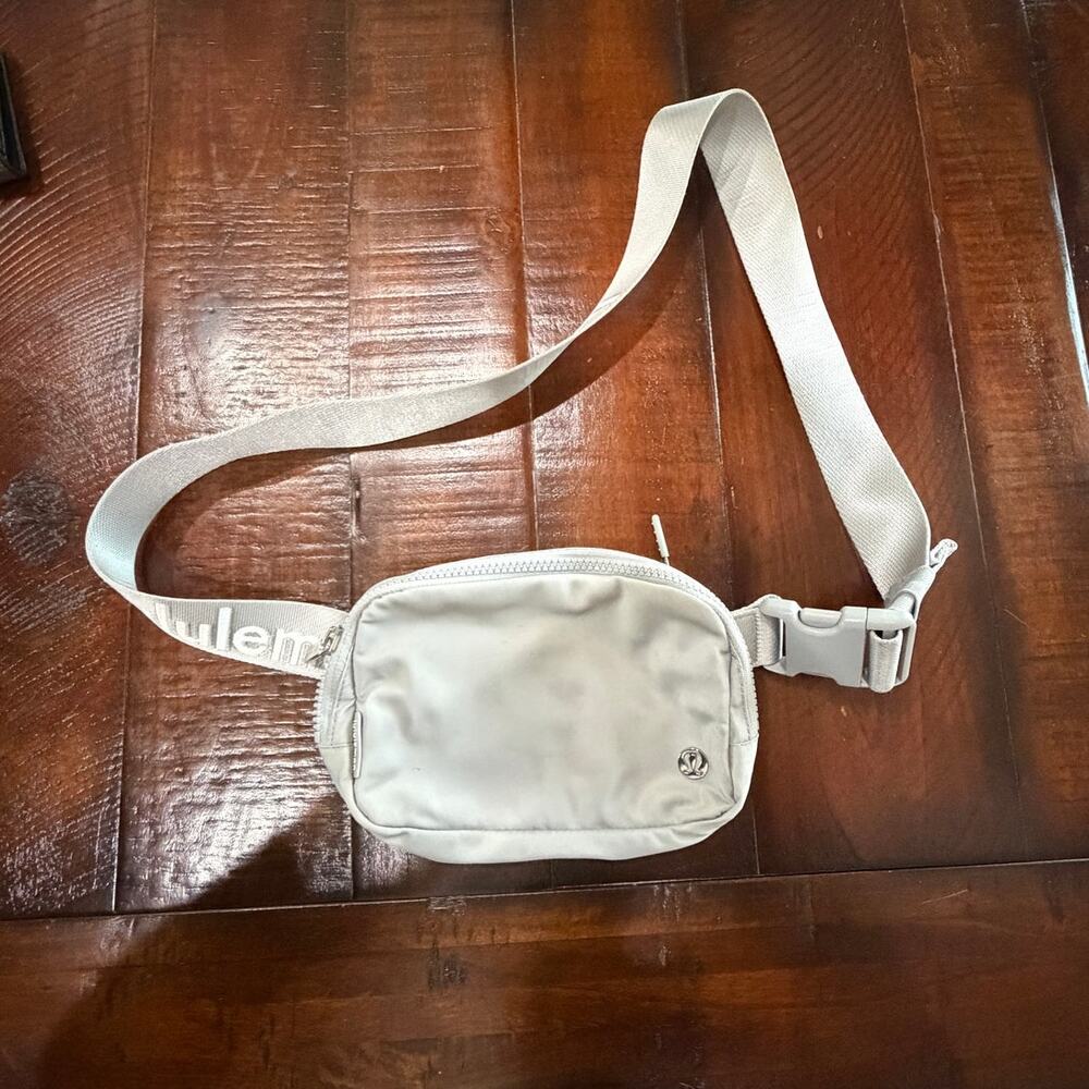 Everywhere Belt Bag with Long Strap 1L